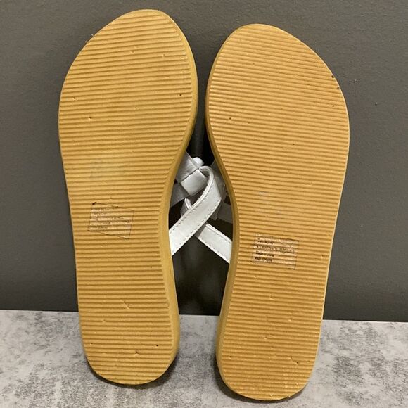 Olivia Miller White Beaded Thong Sandals Size 7/8 - Picture 8 of 9